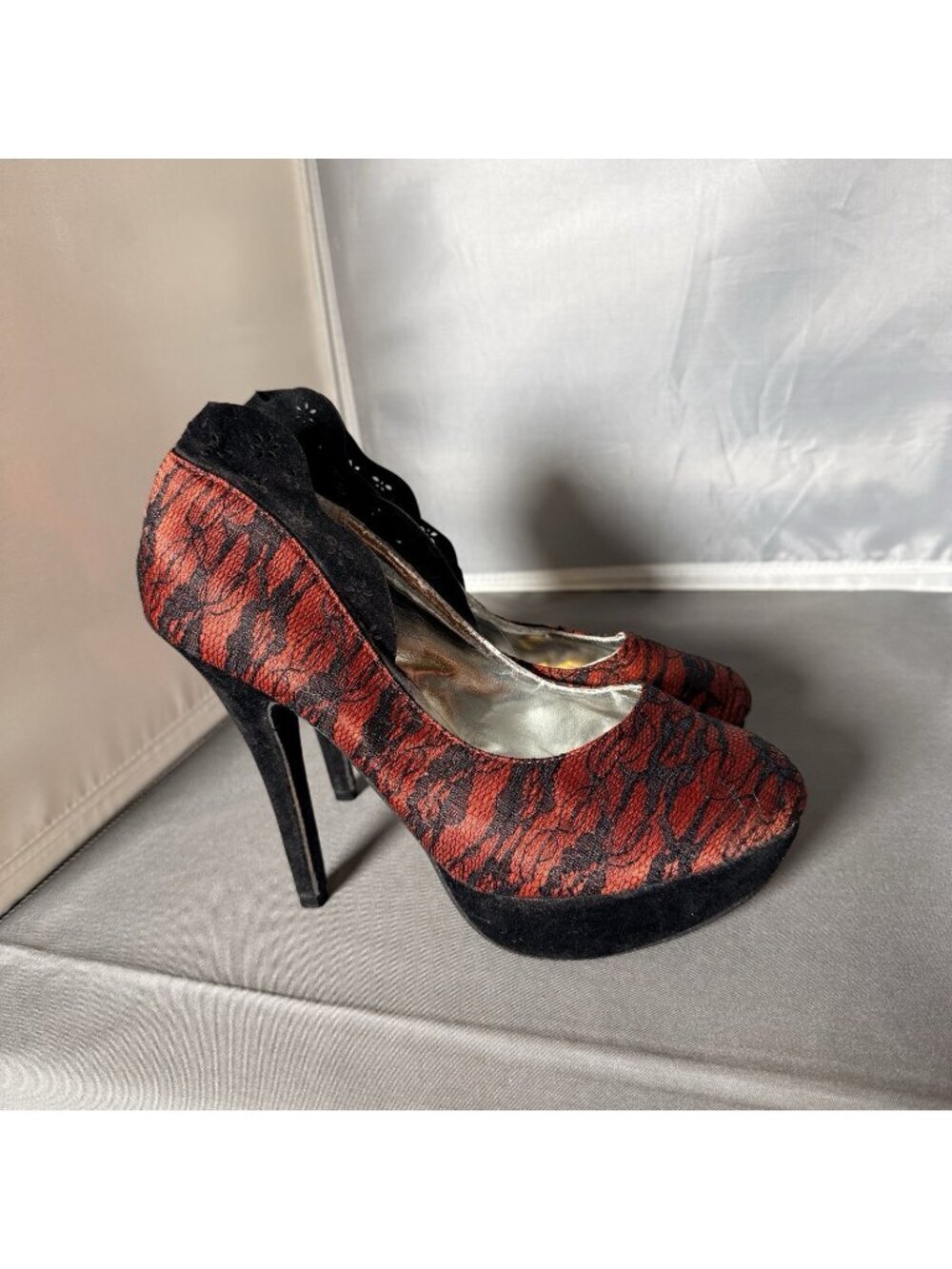 Show Story Red Black Lace Scalloped Platform High Heel Pumps Size 7.5 - 8